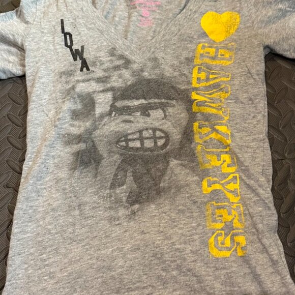 PINK- Iowa Hawkeyes XS T-Shirt - Picture 3 of 4